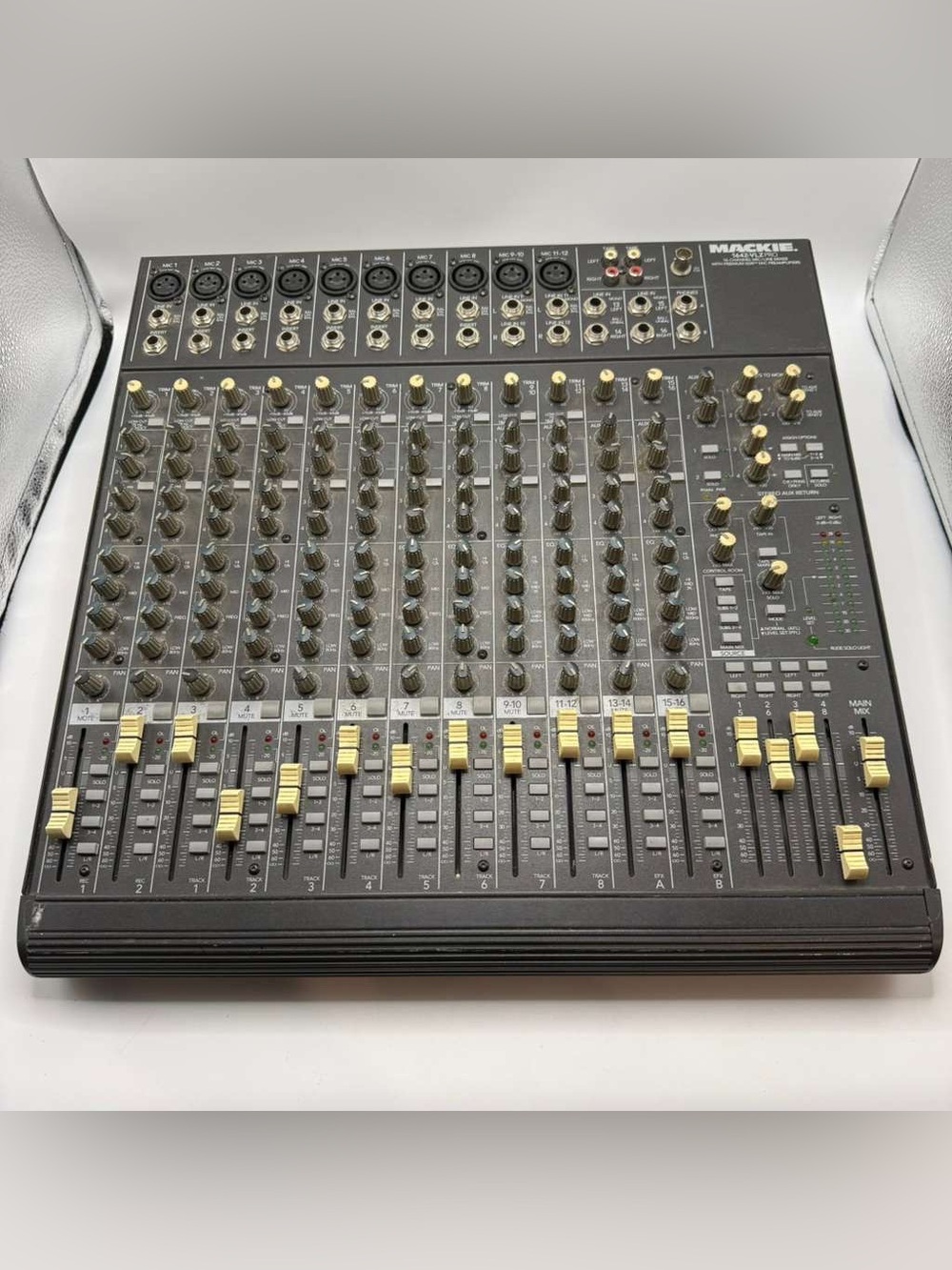 Mackie 1642-VLZ Pro 16 Channel Audio Mixer Console Untested Parts Repair
